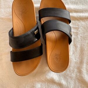 Reef Black and Tan Slide Sandals